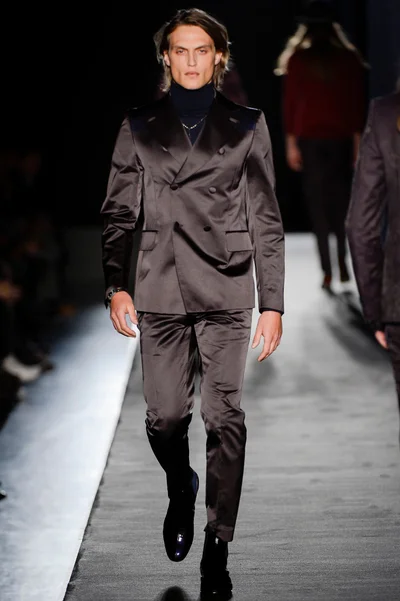 Look 11